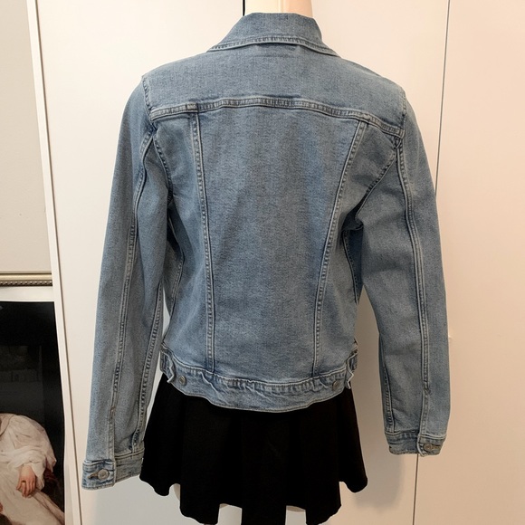 ❤️SOLD❤️ Levi’s Faded Denim Jacket - Picture 3 of 4
